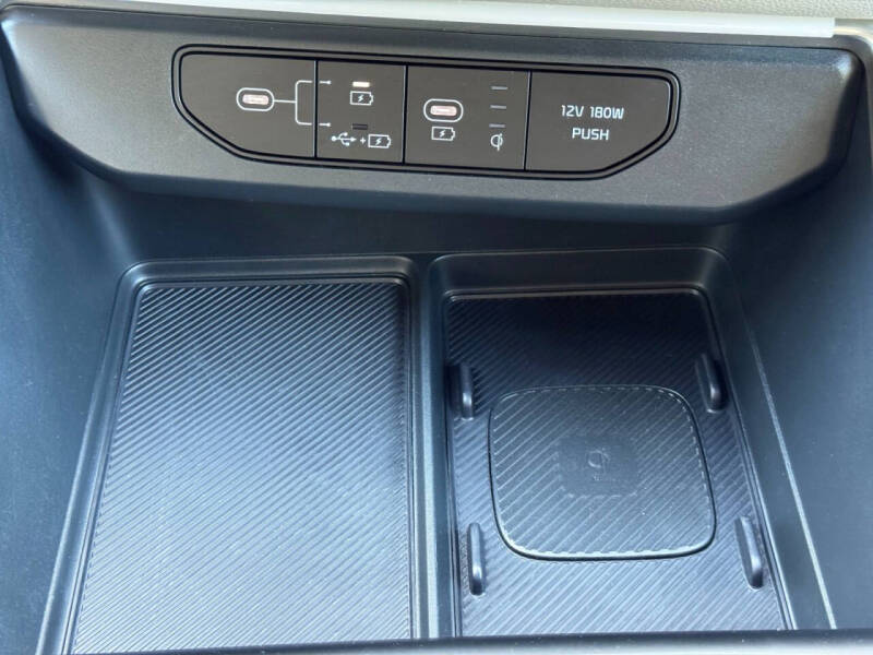 2025 Kia Carnival SX