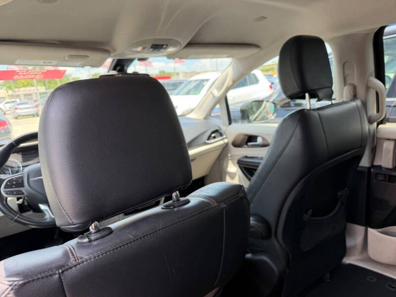 2017 Chrysler Pacifica Touring Plus