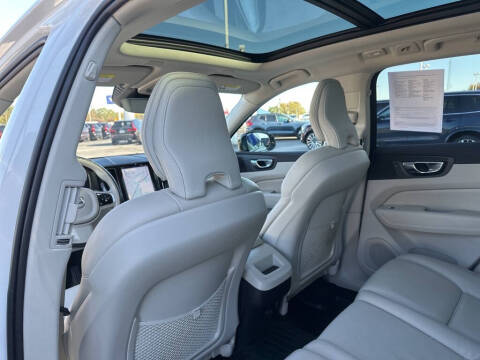 2023 Volvo XC60 B5 Plus Dark Theme