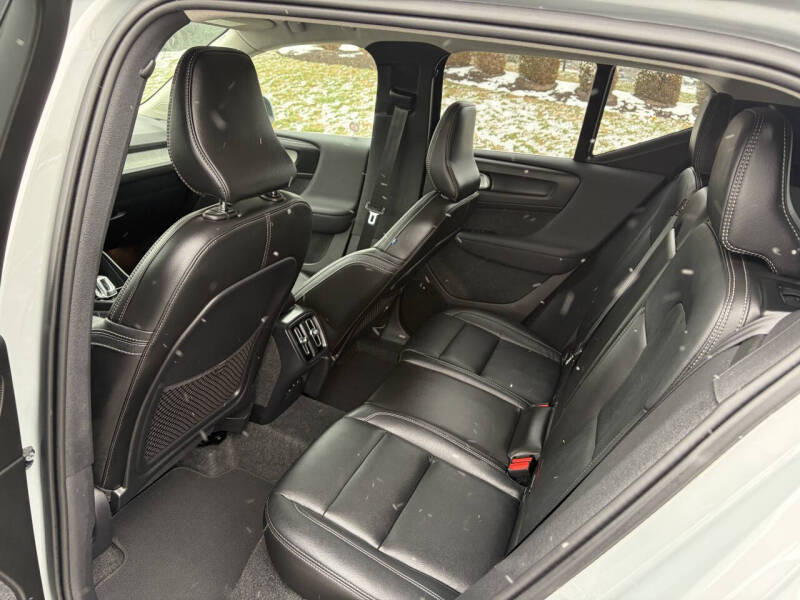 2025 Volvo XC40 B5 Plus Bright Theme