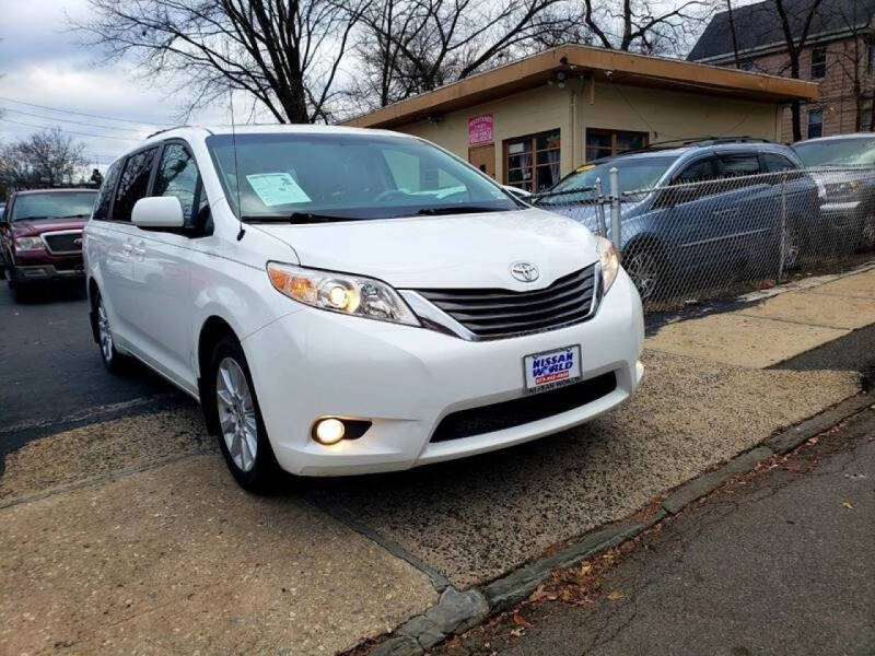 2013 Toyota Sienna XLE 7-Passenger