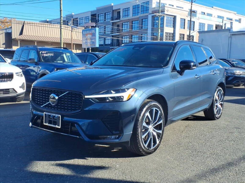 2025 Volvo XC60 B5 Plus Dark Theme