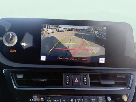 2025 Lexus ES 300h F SPORT Design