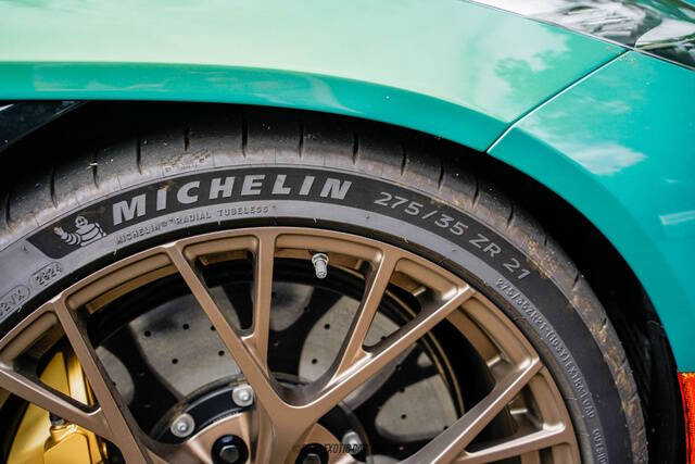 2025 Aston Martin DB12 V8