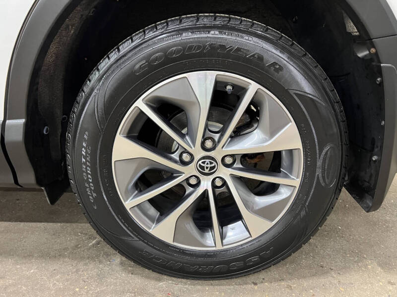 2017 Toyota RAV4 Hybrid XLE