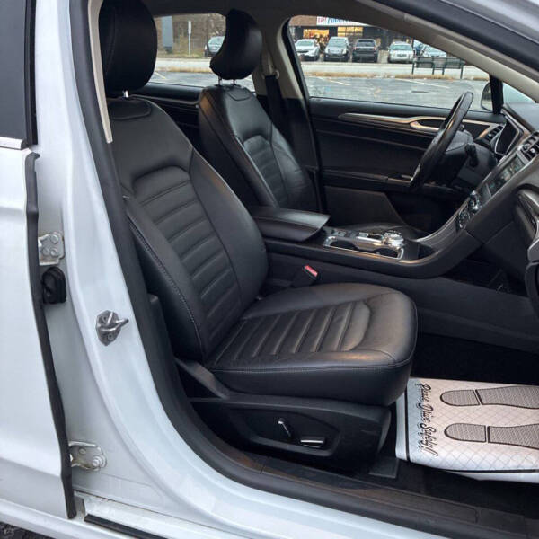 2017 Ford Fusion Hybrid SE