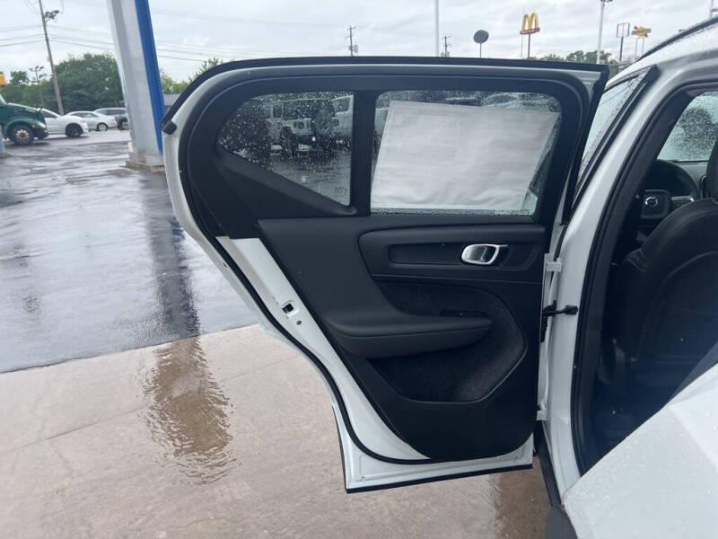 2026 Volvo XC40 B5 Core