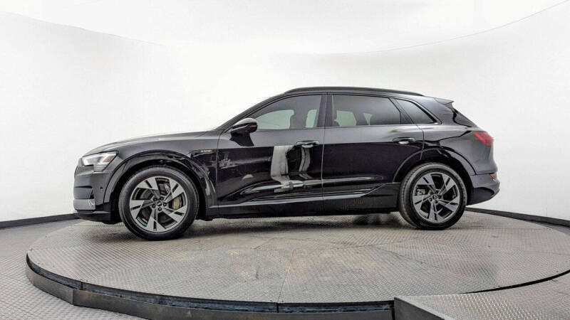 2022 Audi e-tron quattro Premium