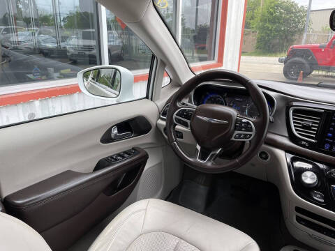 2017 Chrysler Pacifica Touring-L Plus