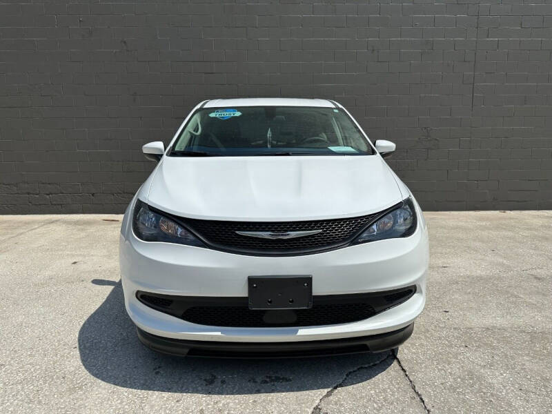 2022 Chrysler Voyager LX
