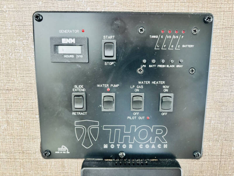 2017 Thor Motor Coach Hurricane 31S