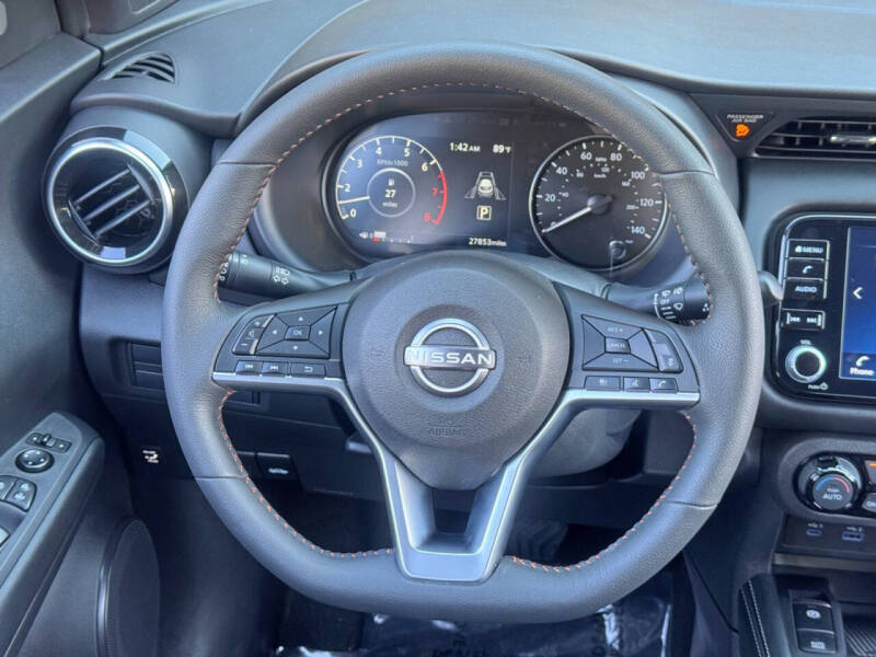 2023 Nissan Kicks SR
