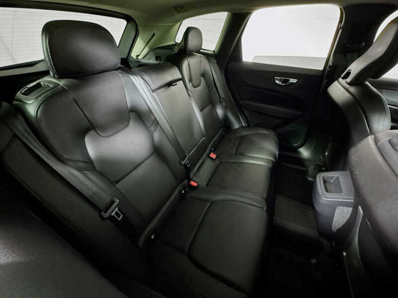 2023 Volvo XC60 B5 Plus Dark Theme
