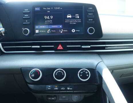 2024 Hyundai Elantra SE