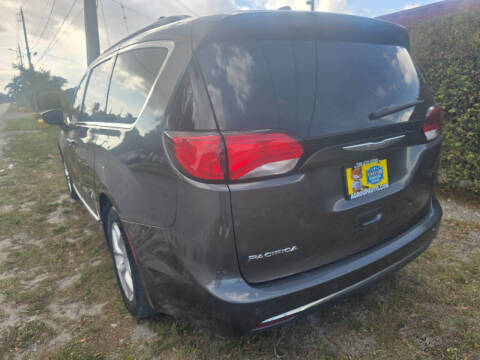 2017 Chrysler Pacifica Touring Plus