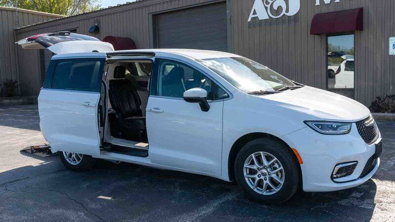 2023 Chrysler Pacifica Touring L