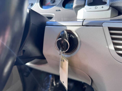 2012 Volkswagen Routan SE