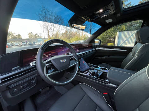 2025 Cadillac Escalade ESV Sport