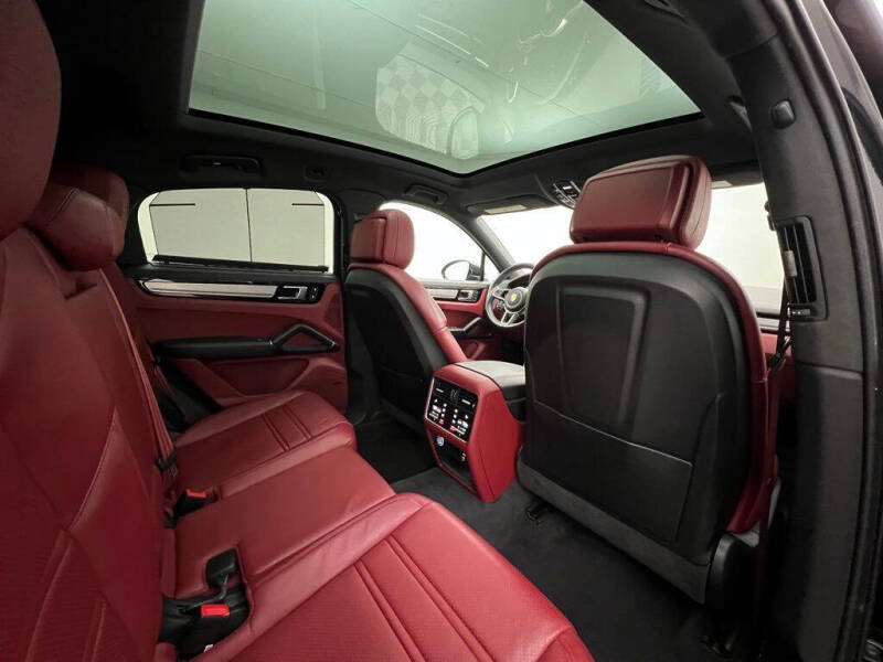 2023 Porsche Cayenne Coupe Platinum Edition