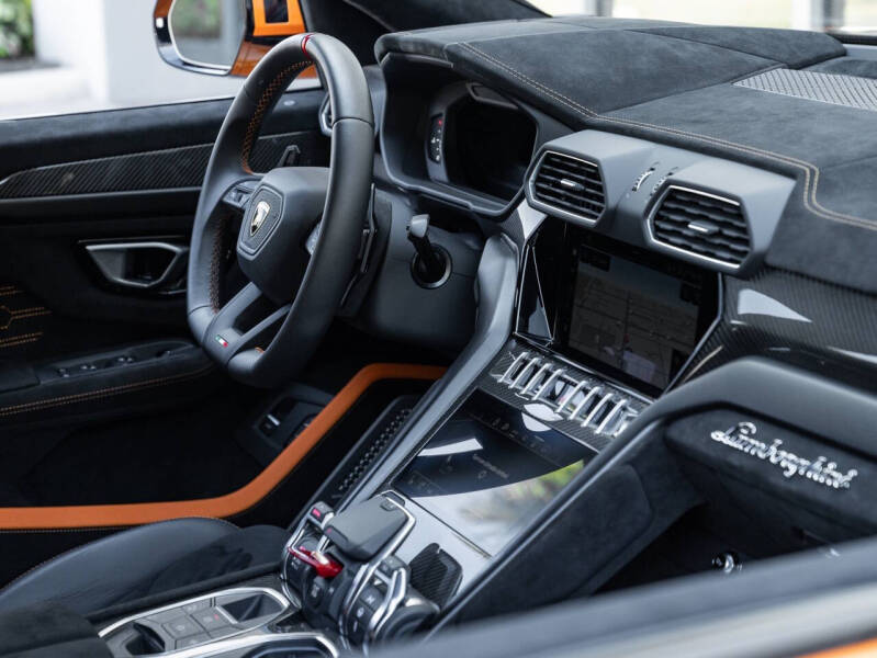 2023 Lamborghini Urus Performante