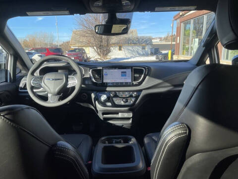 2026 Chrysler Pacifica Select