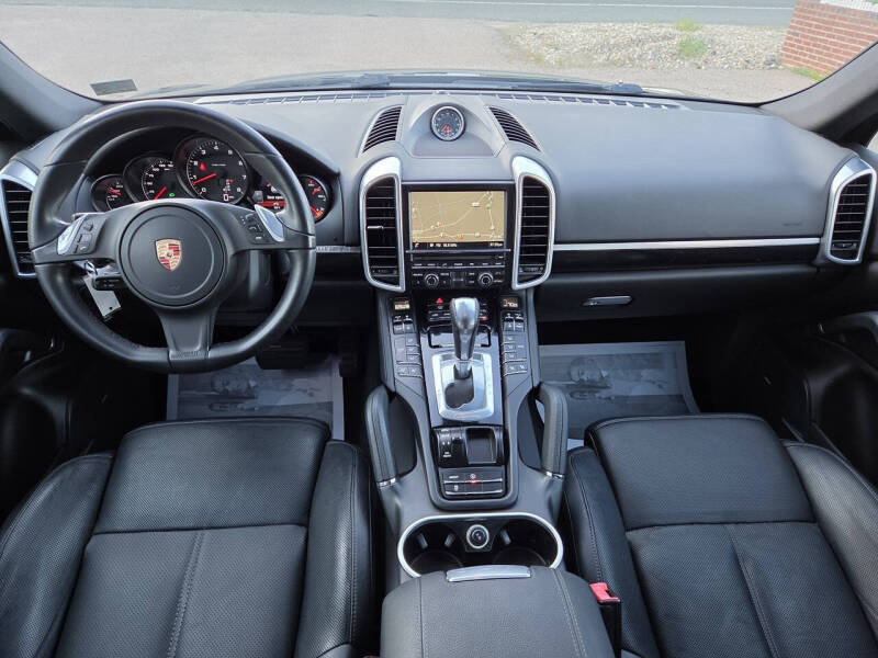 2014 Porsche Cayenne Platinum