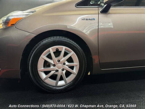 2016 Toyota Prius v Three