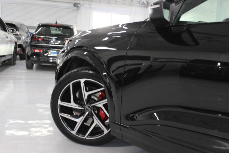 2025 Audi SQ6 e-tron quattro Premium Plus