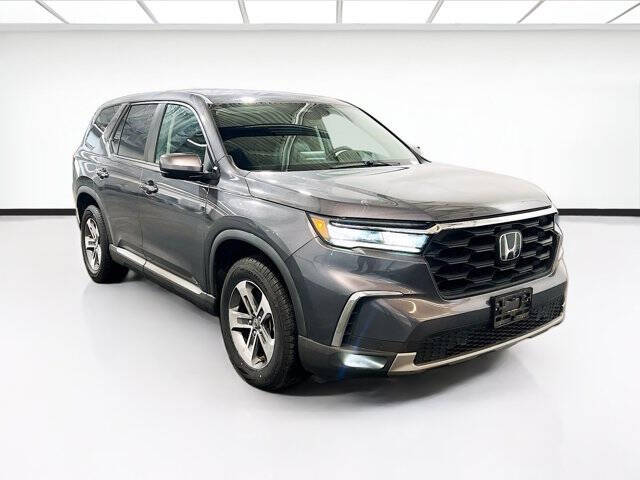 2023 Honda Pilot EX-L w/Rear Captain's Chairs