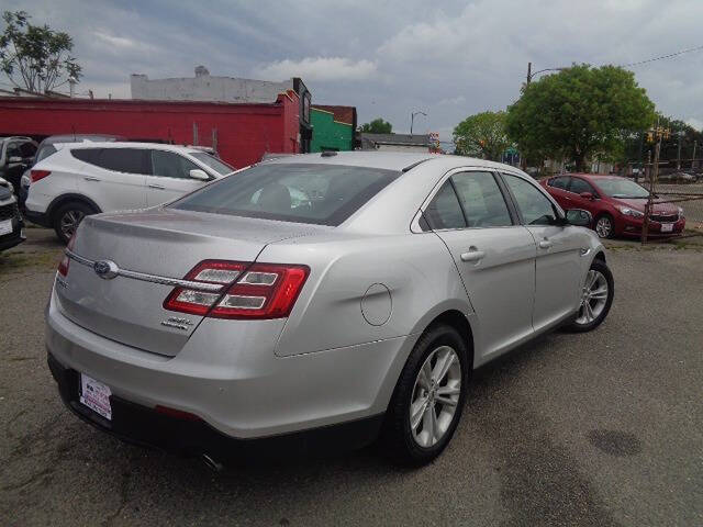 2015 Ford Taurus SEL