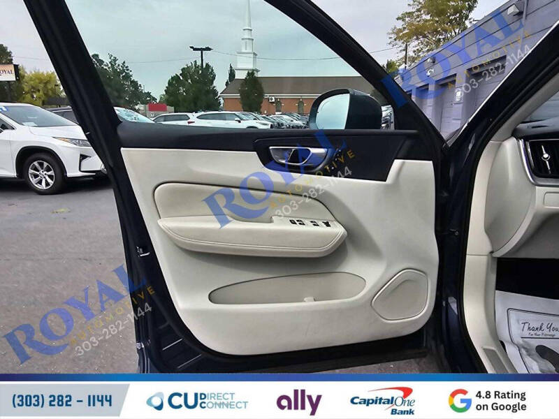 2023 Volvo XC60 B5 Plus Bright Theme