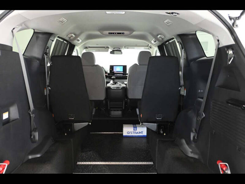 2025 Toyota Sienna LE 8-Passenger