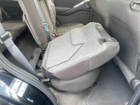 2010 Nissan Pathfinder LE