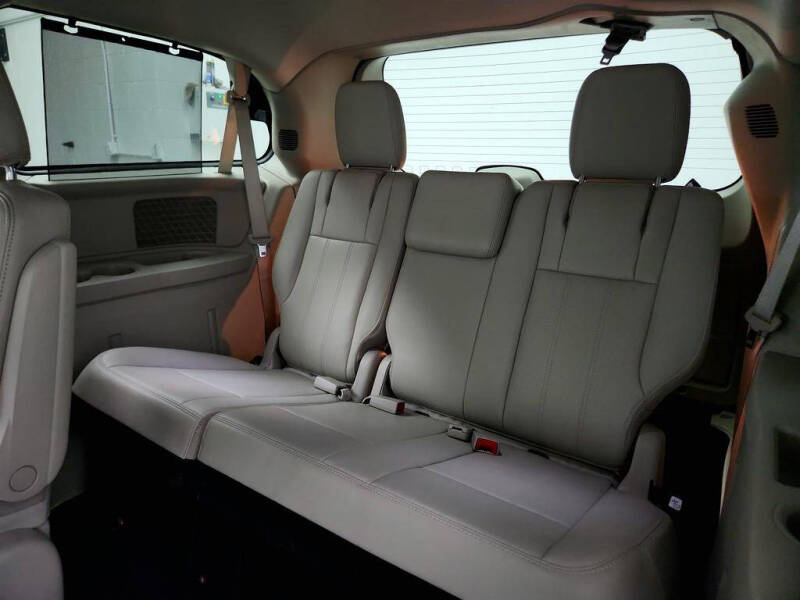 2013 Chrysler Town and Country Touring-L