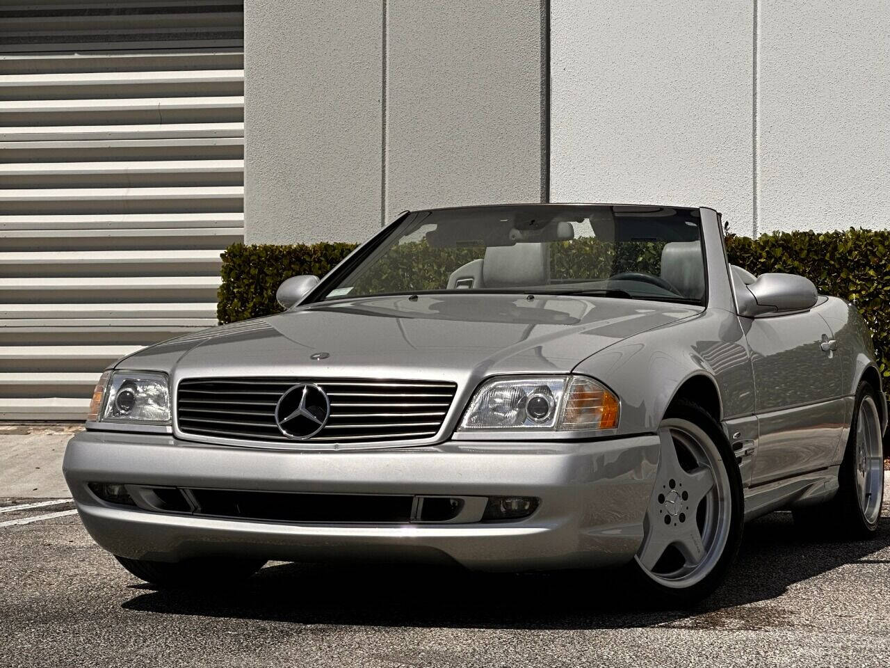 2000 Mercedes-Benz SL-Class  - $15,900