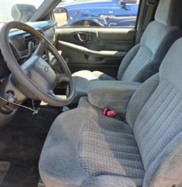 2000 Chevrolet S-10 LS