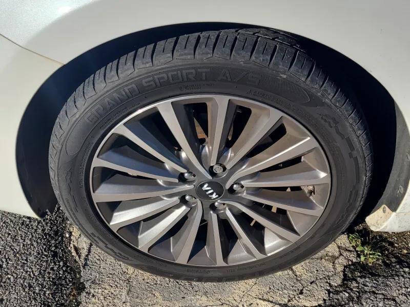 2017 Kia Cadenza Premium