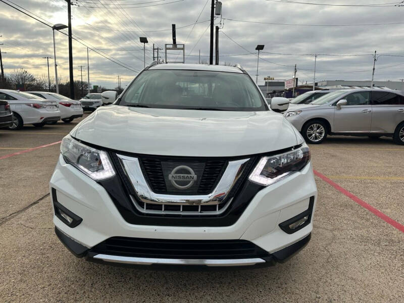 2017 Nissan Rogue SV photo 3