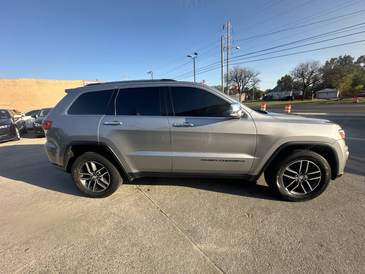 2017 Jeep Grand Cherokee for sale at VIP Motor Sales in Hazel Park, MI