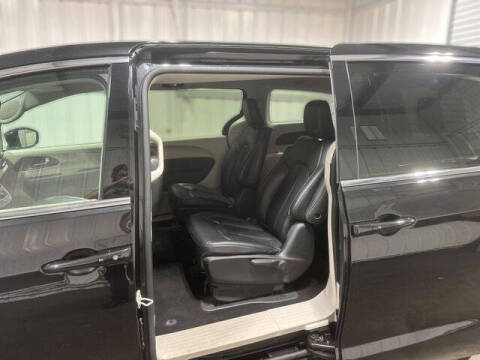 2024 Chrysler Pacifica Plug-In Hybrid Select