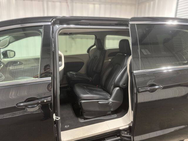 2024 Chrysler Pacifica Plug-In Hybrid Select