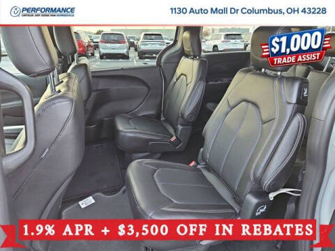 2026 Chrysler Pacifica Select