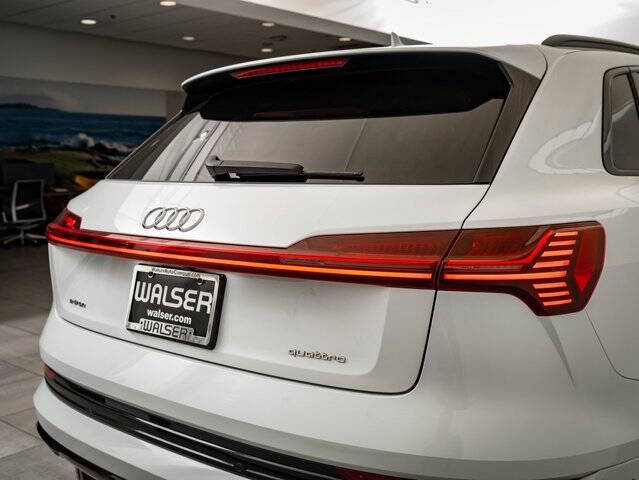 2021 Audi e-tron quattro Premium
