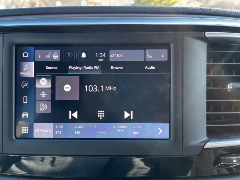 2023 Chrysler Voyager LX