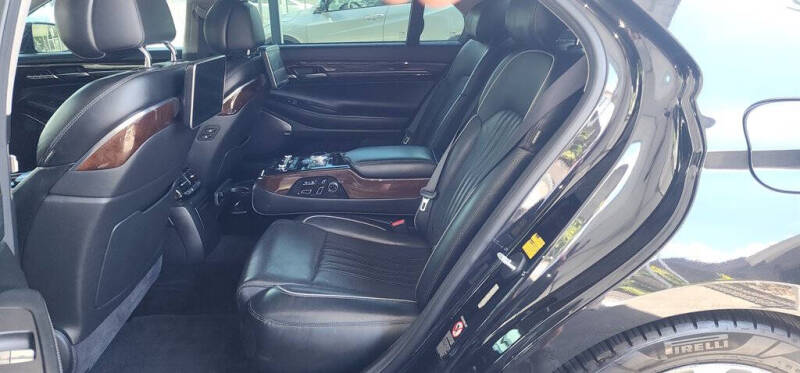 2018 Genesis G90