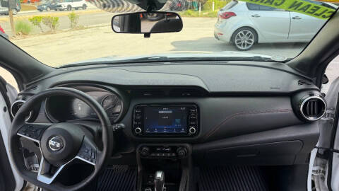 2021 Nissan Kicks SR