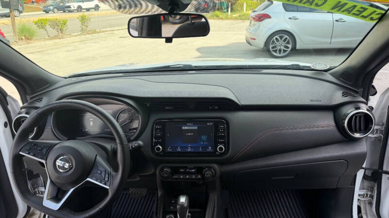 2021 Nissan Kicks SR