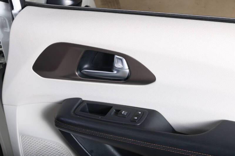 2017 Chrysler Pacifica LX