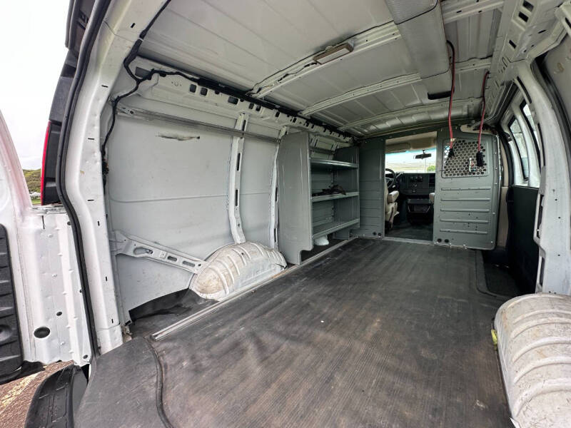 2012 Chevrolet Express Cargo Work Van - Photo 22