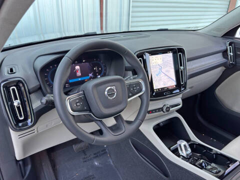 2024 Volvo XC40 B5 Ultimate Bright Theme